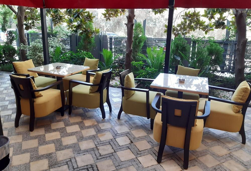Dolls Hotel By Eurostars (Adults Only) Jounieh Bagian luar foto