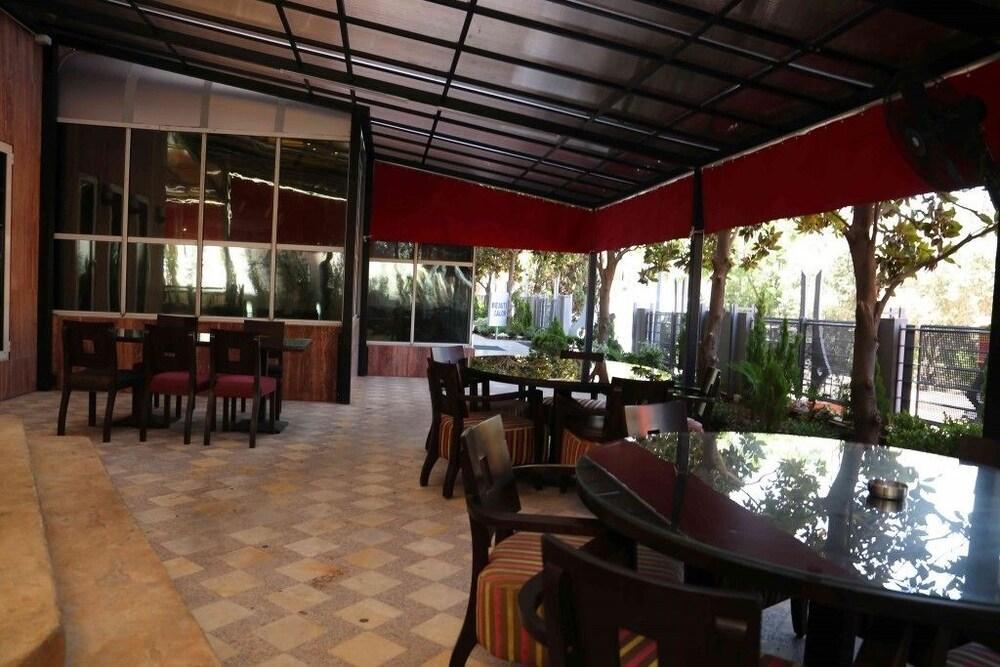 Dolls Hotel By Eurostars (Adults Only) Jounieh Bagian luar foto